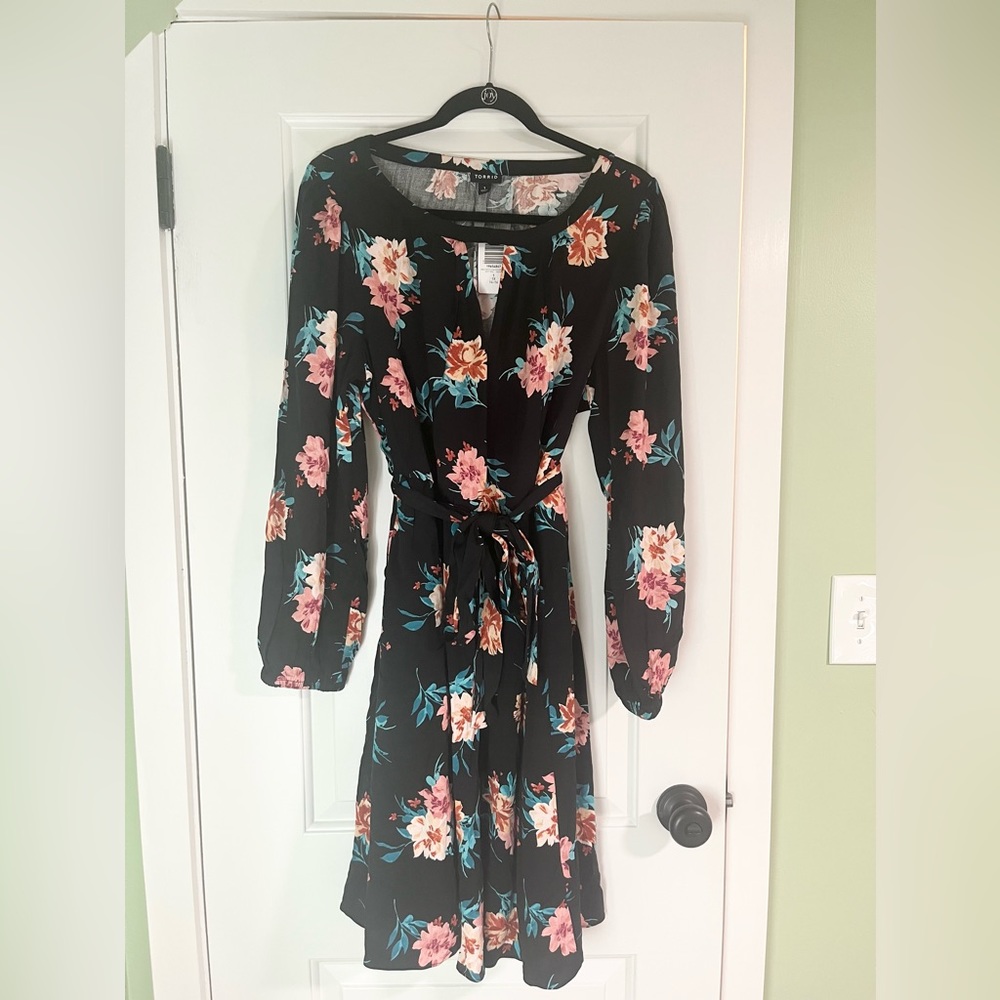 Brand new Torrid long-sleeved floral belted dress, size 1 (14-16)